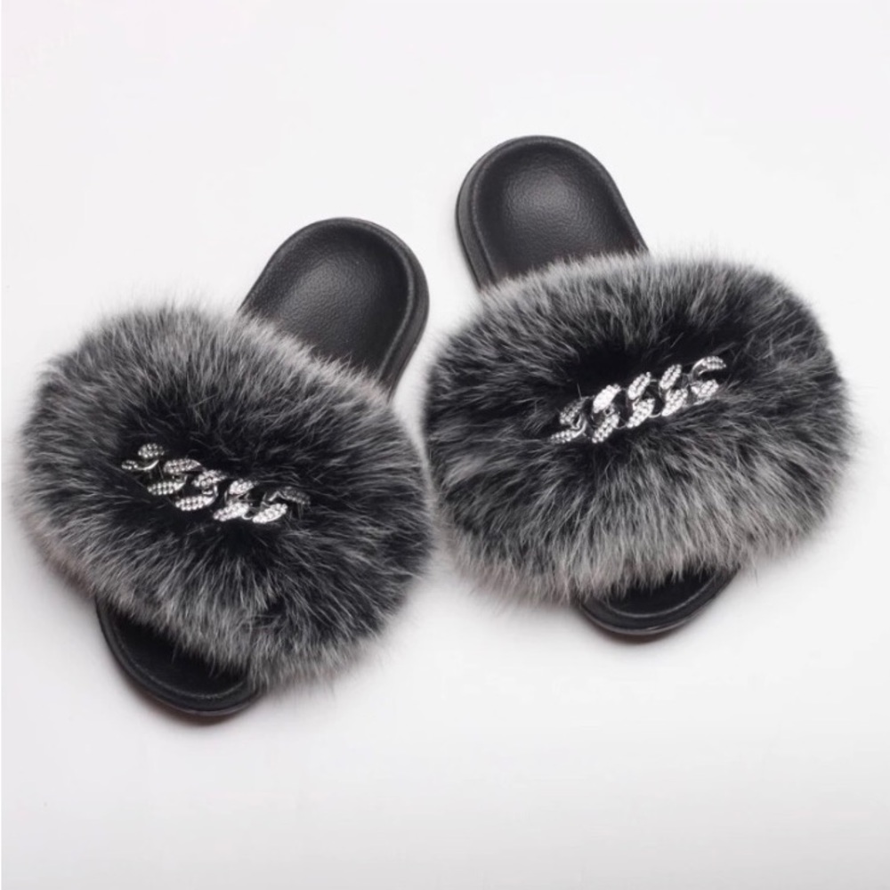 NWOT-Slipper, faux fur, rhinestone embellished, indoor-outdoor sole. New. Size 7